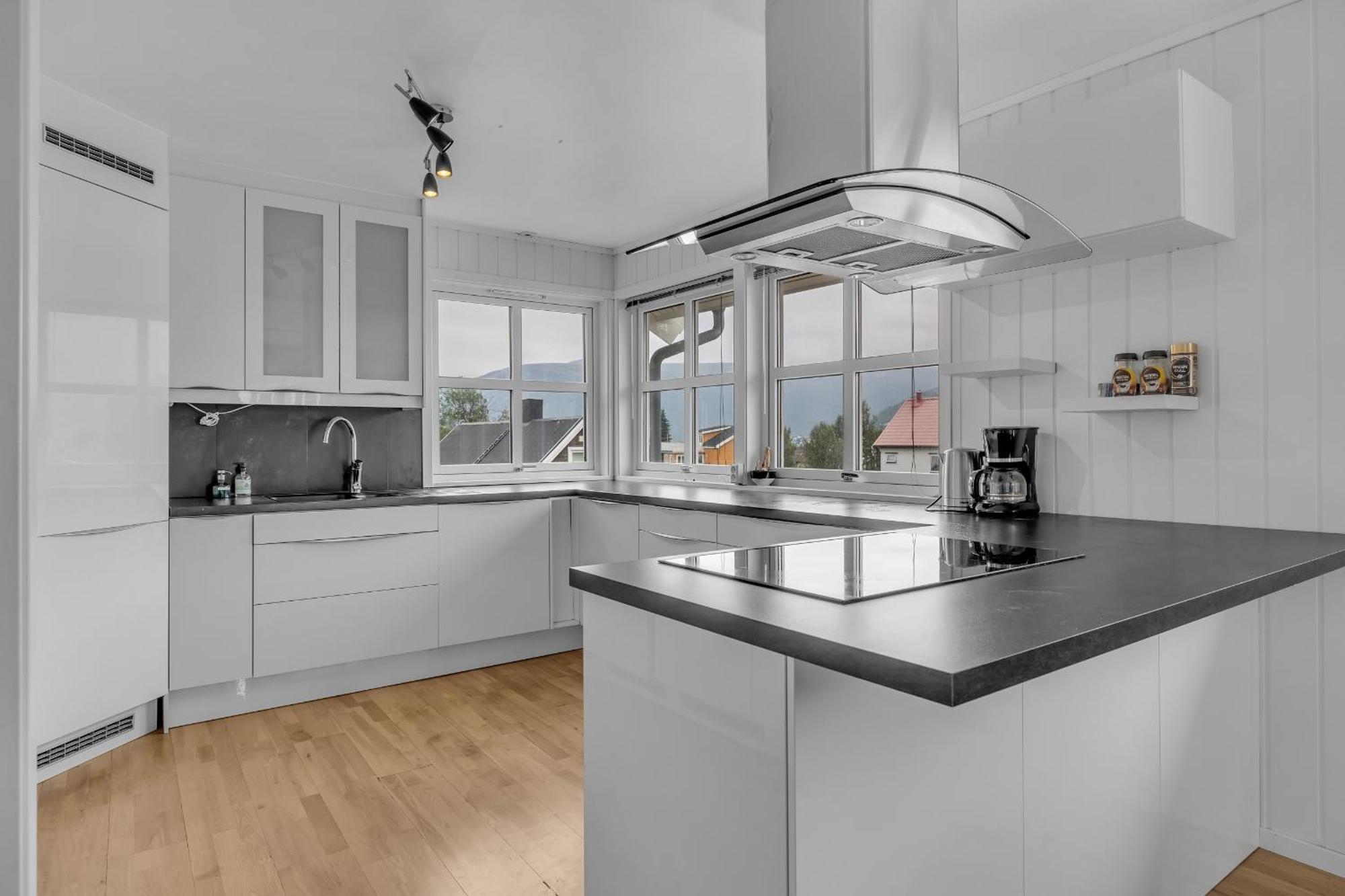 Central Large Modern House With A View Tromso Exterior photo