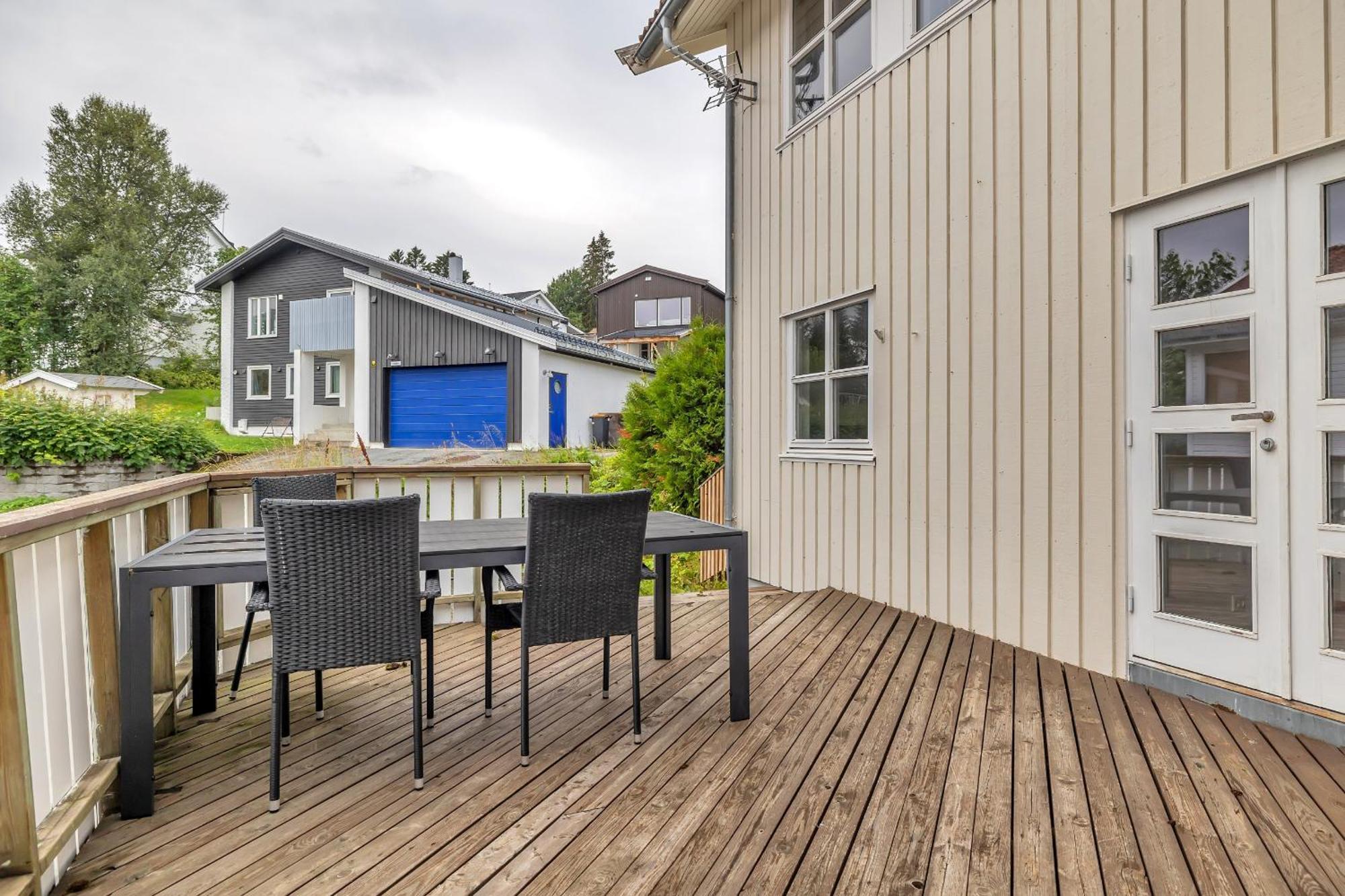 Central Large Modern House With A View Tromso Exterior photo